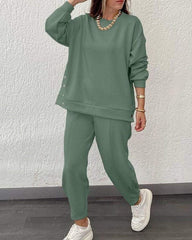 Γυναικείο μονόχρωμο, μοντέρνο, casual κοστούμι με πλαϊνά σκισίματα