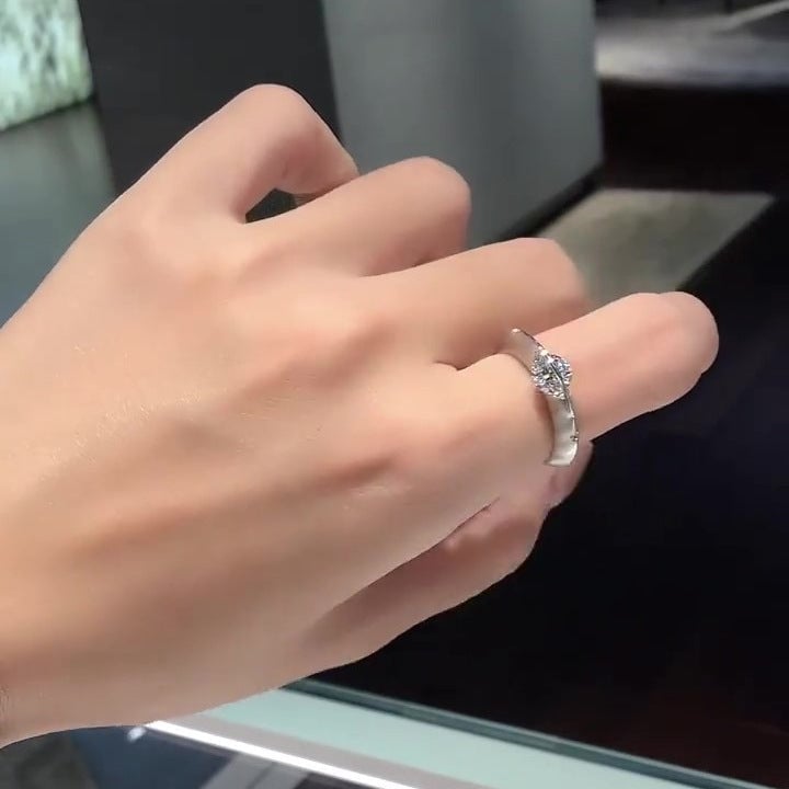 ✨Αγοράστε 1 και πάρτε 1 δωρεάν 💎Δαχτυλίδι με διαμάντι Universe Star από ασήμι 925 και περιστρεφόμενο σχήμα