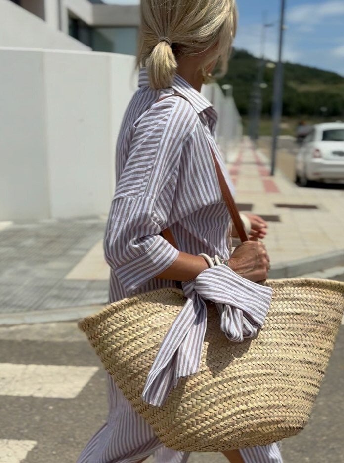 Κλασικό ριγέ φόρεμα με δαντέλα και πουκάμισο