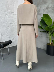 Σετ δύο τεμαχίων από φαρδύ πουλόβερ και φόρεμα